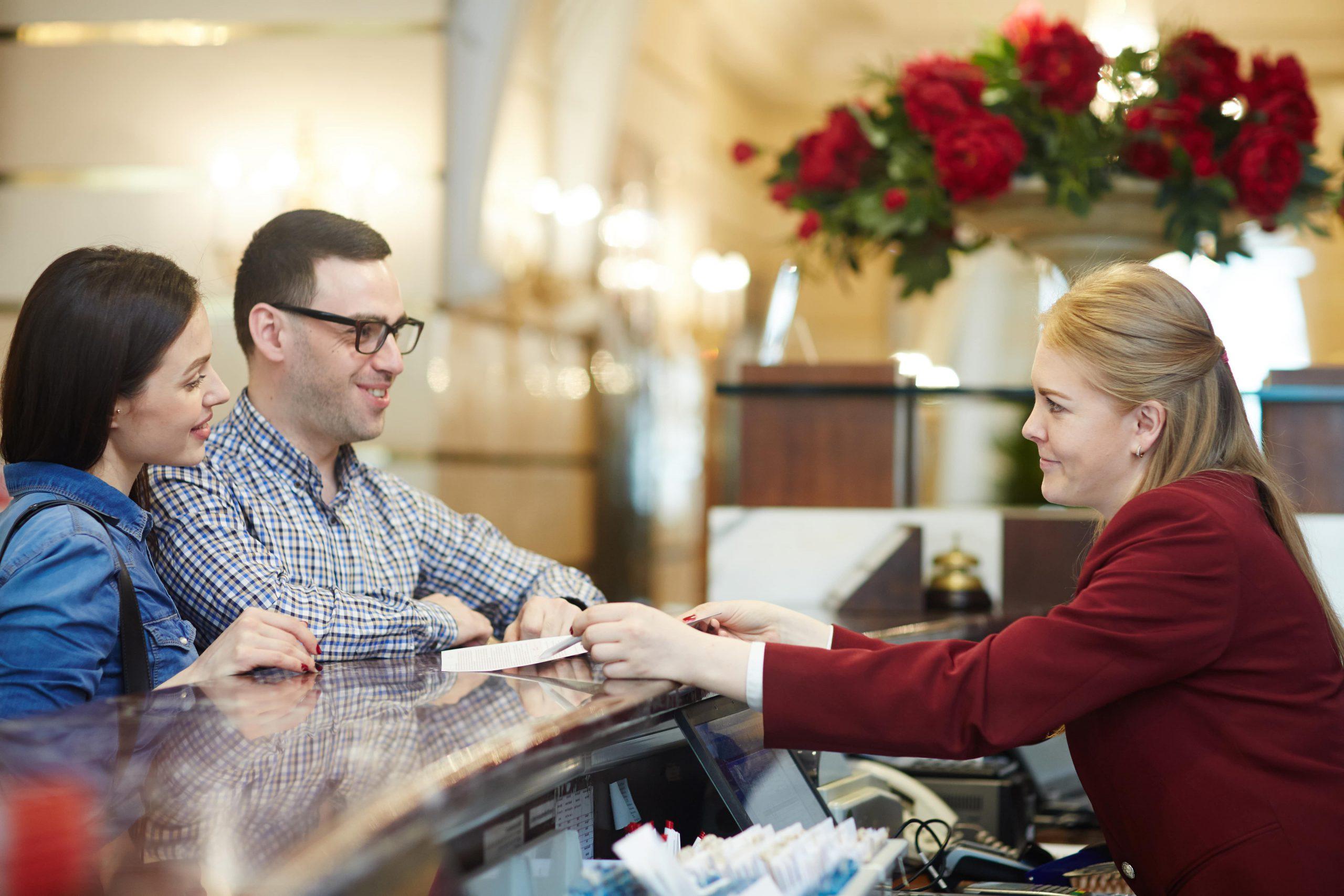 Hotelreinigung am Empfang